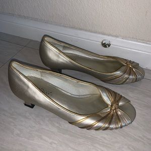 Easy Street Silver Gold Metallic 2" Heels 7.5